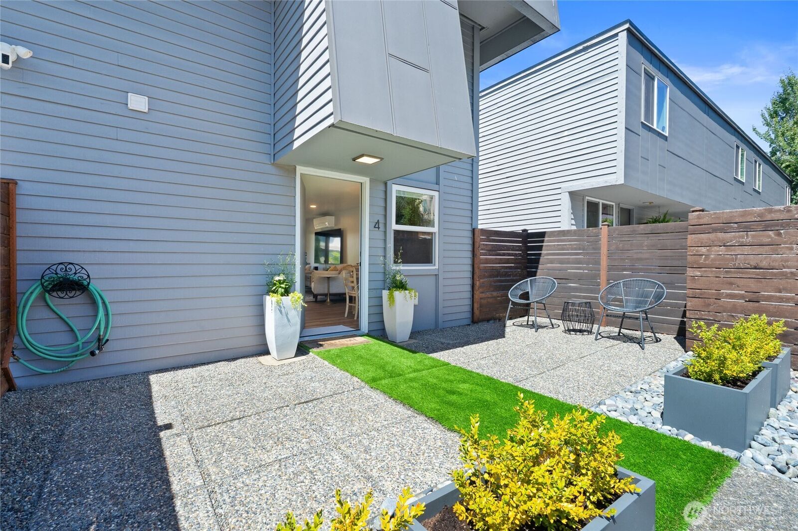 Property Photo: 10112 NE 68th Street 4 WA 98033
