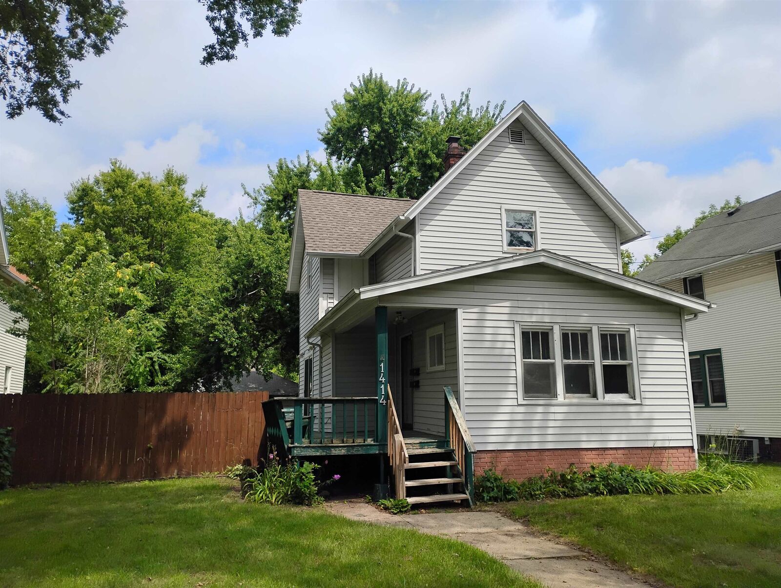 Property Photo:  1414 16th Avenue  IL 61104 
