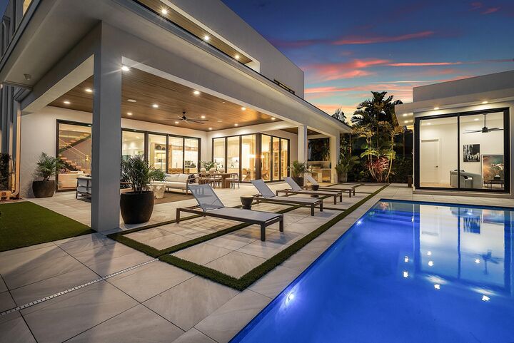 Property Photo:  400 NE 4th Street  FL 33432 