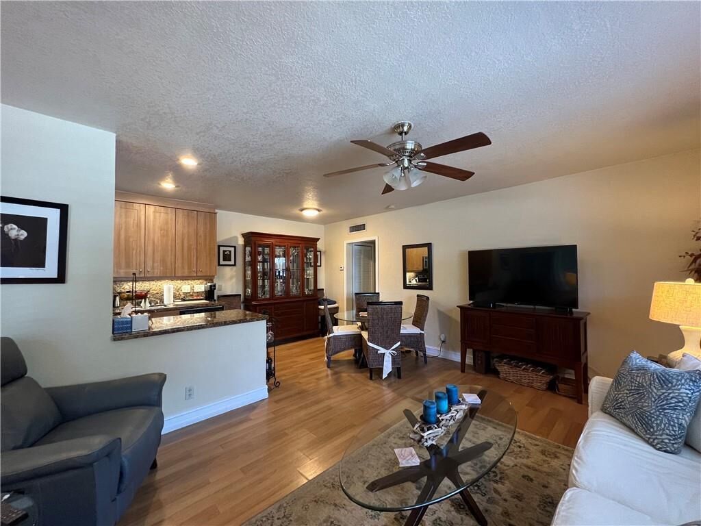 Property Photo: 1423 Holly Heights Drive 7 FL 33304