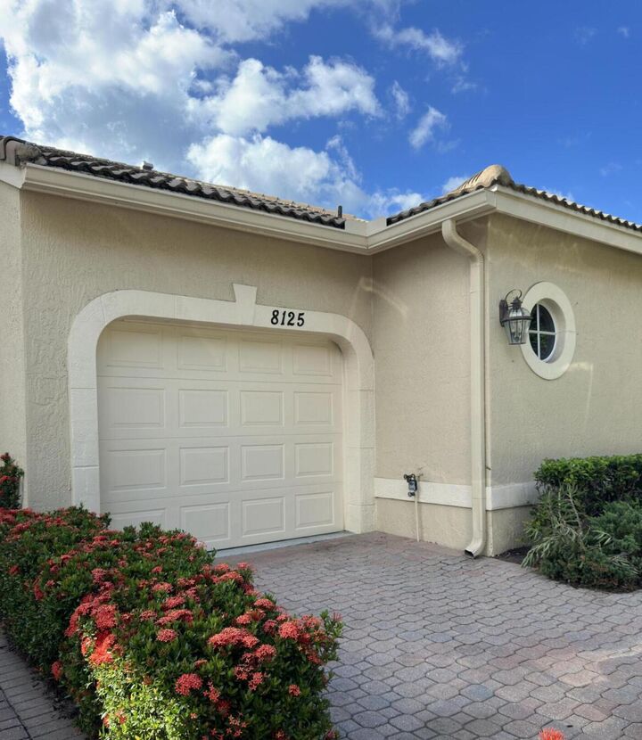 Property Photo:  8125 Mulligan Circle  FL 34986 