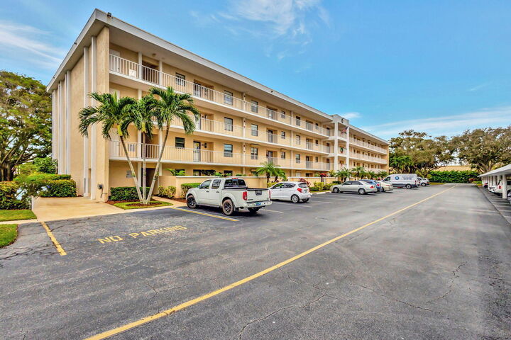 Property Photo: 300 N A1a Highway 403 O FL 33477