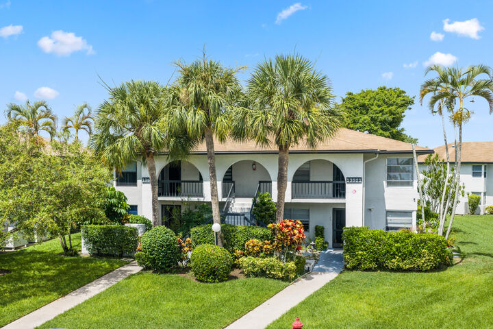Property Photo:  13921 Royal Palm Court B  FL 33484 