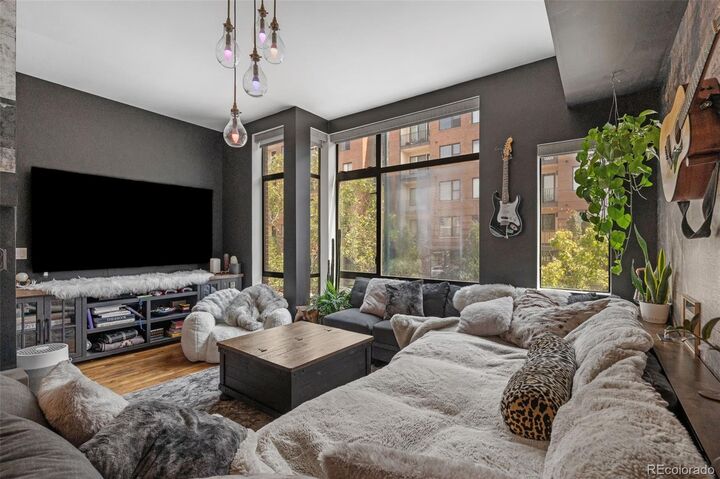 Property Photo:  2325 Walnut Street 4  CO 80205 