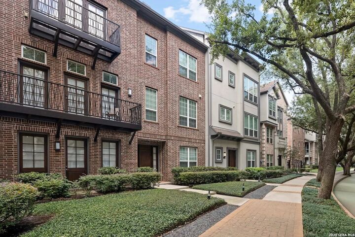 Property Photo: 3939 W Alabama St 2-334 TX 77027