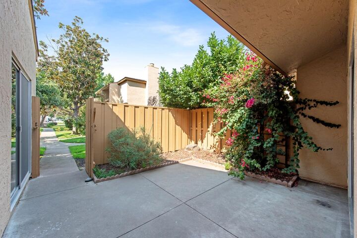 Property Photo:  125 Connemara Way 22  CA 94087 