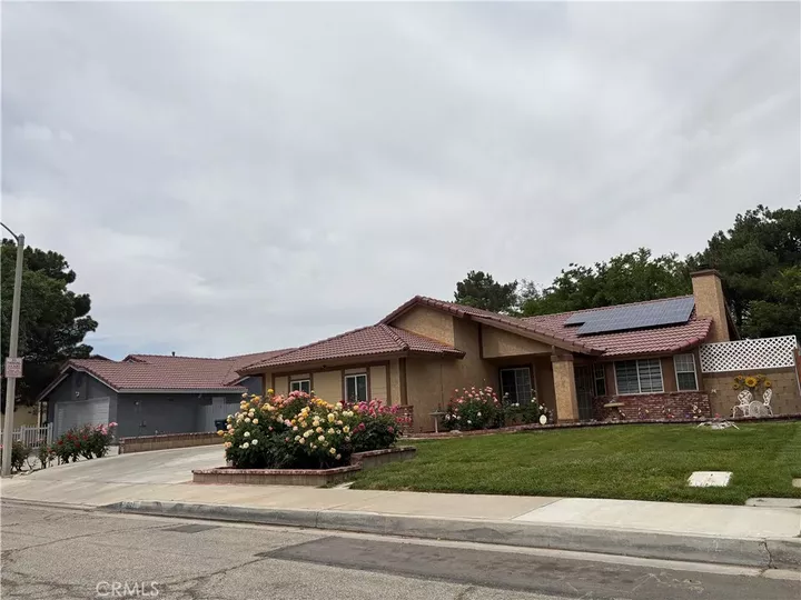 Property Photo: 661 E J10 Avenue CA 93535