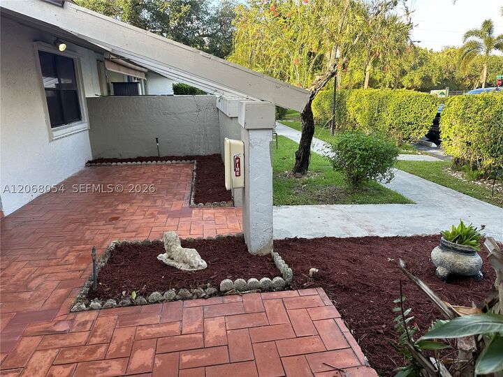 Property Photo:  2902 SW 21st Ter 301C  FL 33445 