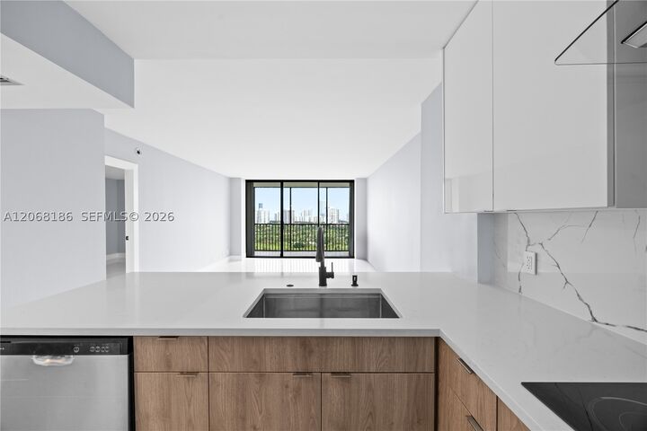 Property Photo: 20335 W Country Club Dr 1905 FL 33180