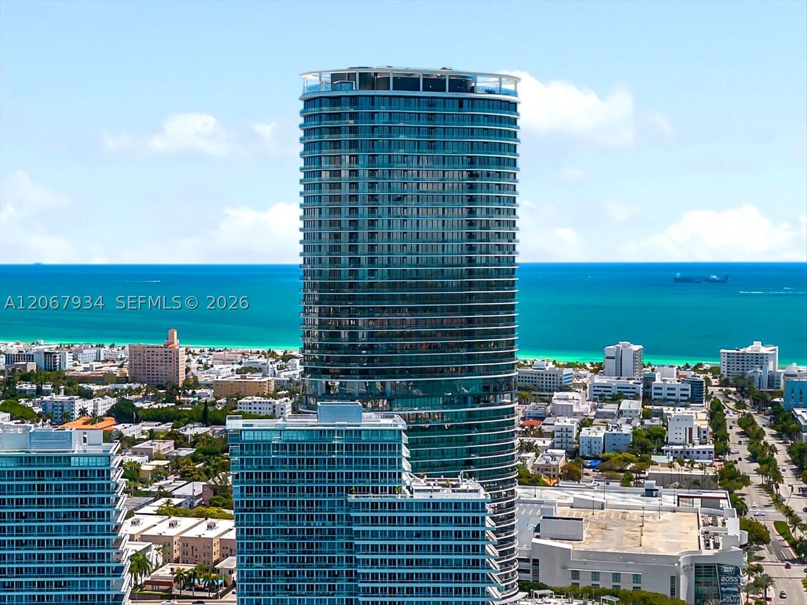 Property Photo:  520 West Ave 2101  FL 33139 
