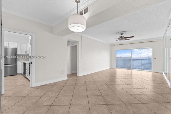 Property Photo:  1880 S Treasure Dr 4H  FL 33141 