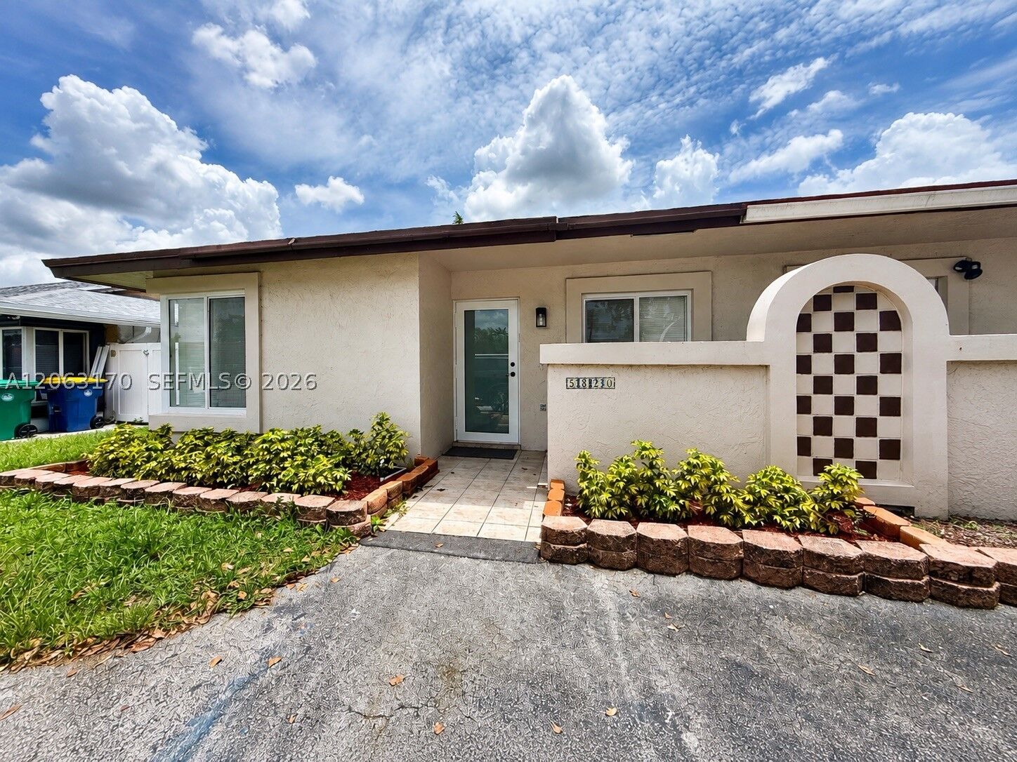 Property Photo: 5820 Park Rd FL 33312