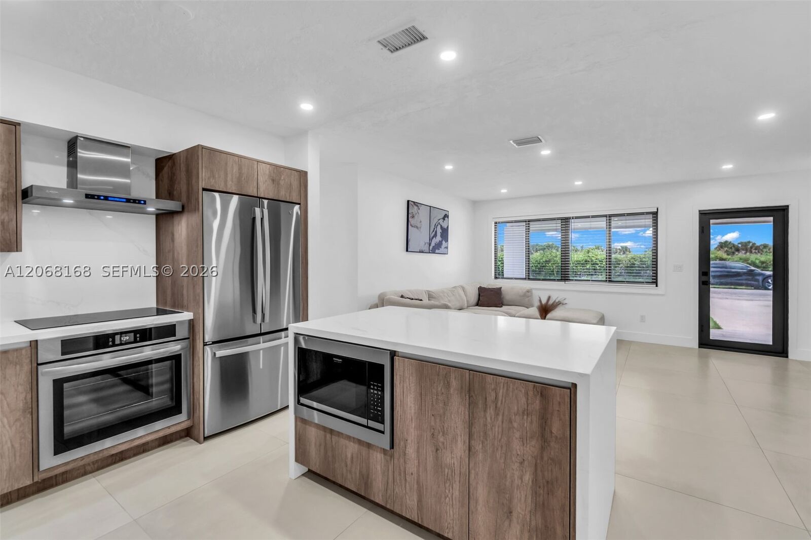 Property Photo: 1524 NE 14th Ter FL 33304