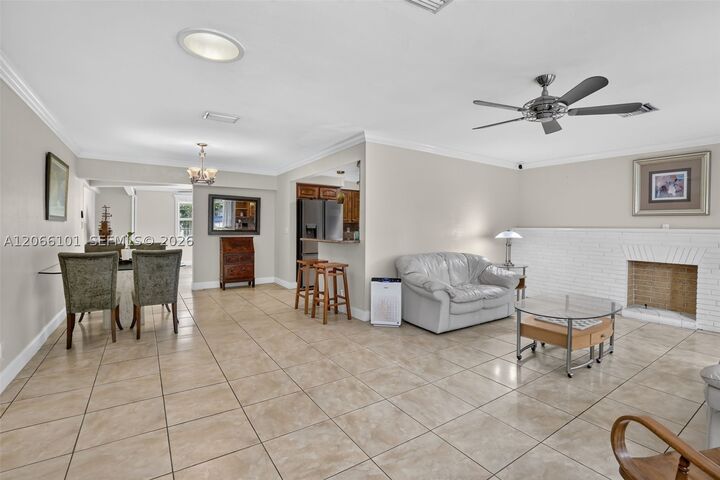 Property Photo: 801 Ixora Ln FL 33317