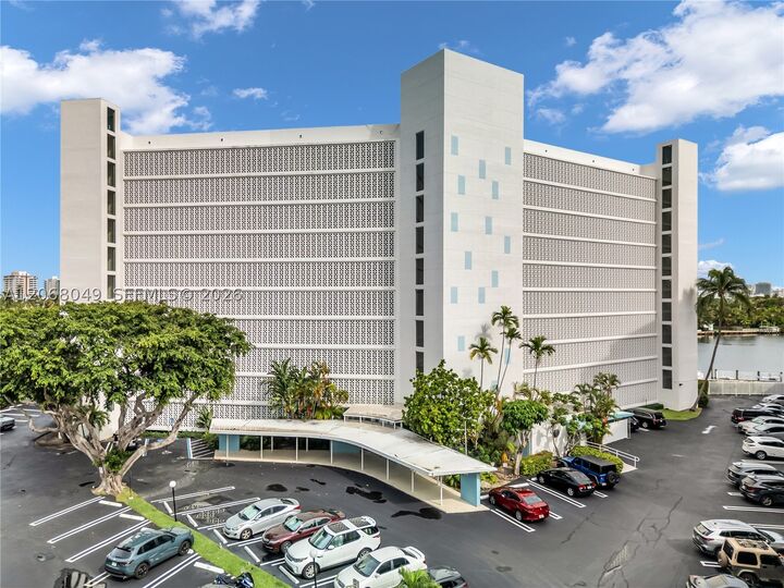 Property Photo: 9101 E Bay Harbor Dr 706 FL 33154