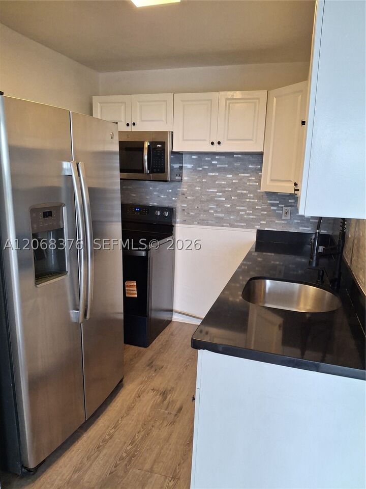 Property Photo:  9682 Fontainebleau Blvd 603  FL 33172 