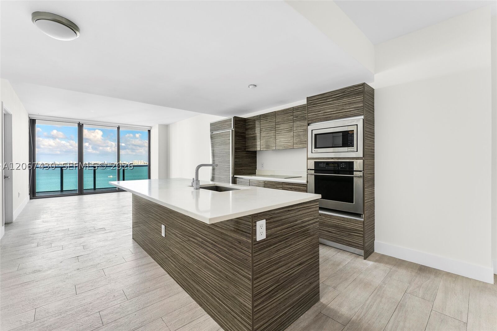 Property Photo: 460 NE 28th St 1803 FL 33137