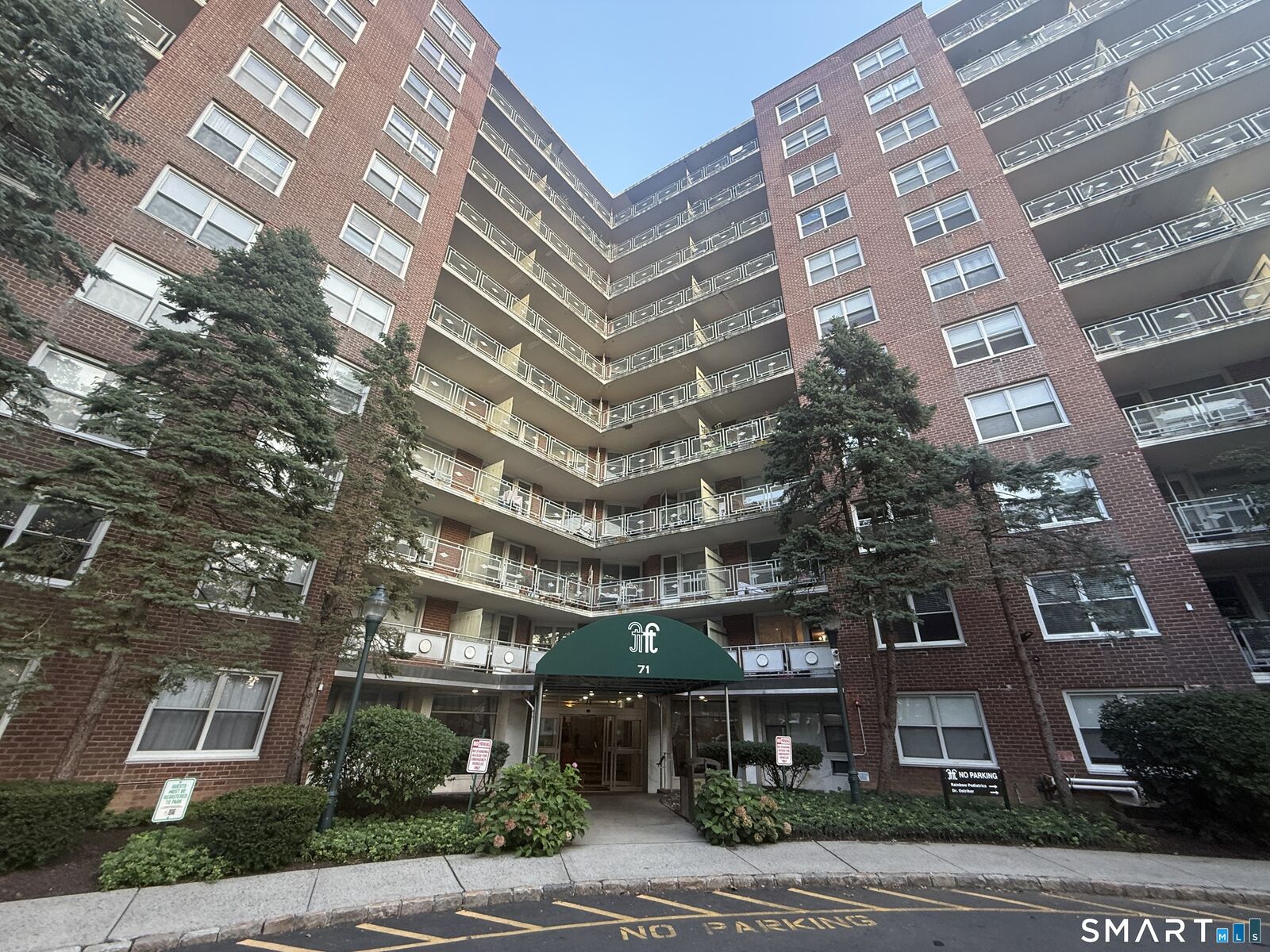 Property Photo:  71 Strawberry Hill Avenue 1107  CT 06902 