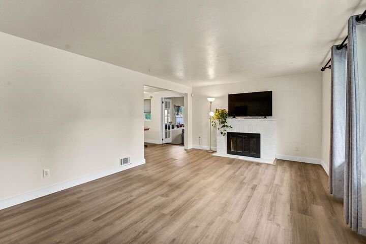 Property Photo:  915 N Bowdish Rd  WA 99206 