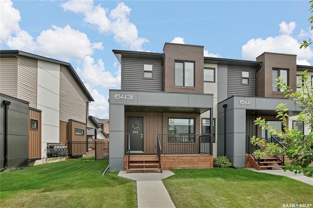 Property Photo: 643 Evergreen Boulevard SK S7W 0L1