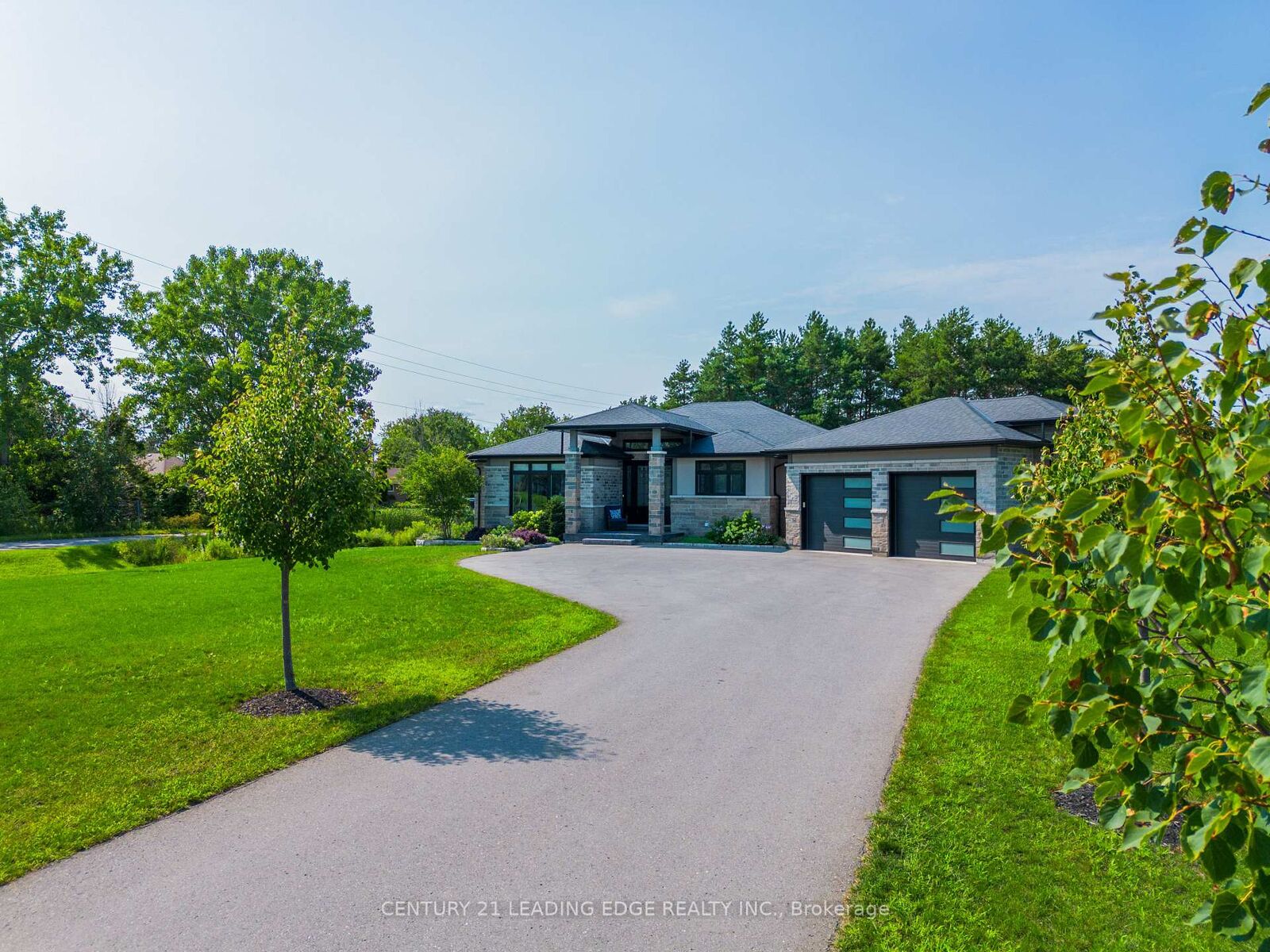Property Photo: 9 Leaside Street ON K8N 0G1