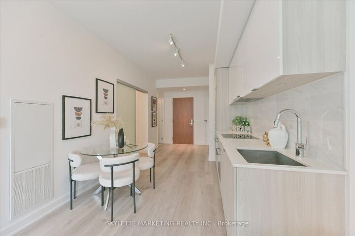 Property Photo: 15 Queens Quay E 617 ON M5E 0C5