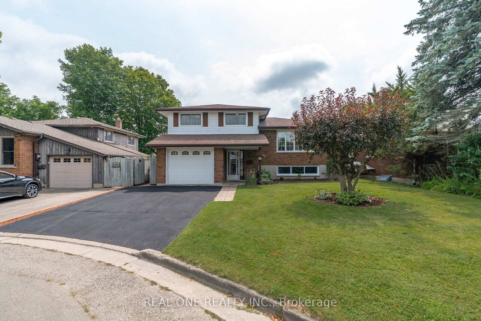 Property Photo:  111 Glenburnie Drive  ON N1E 4C9 