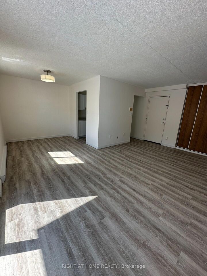 Property Photo:  555 Oxford Street 201  ON L1J 3V5 