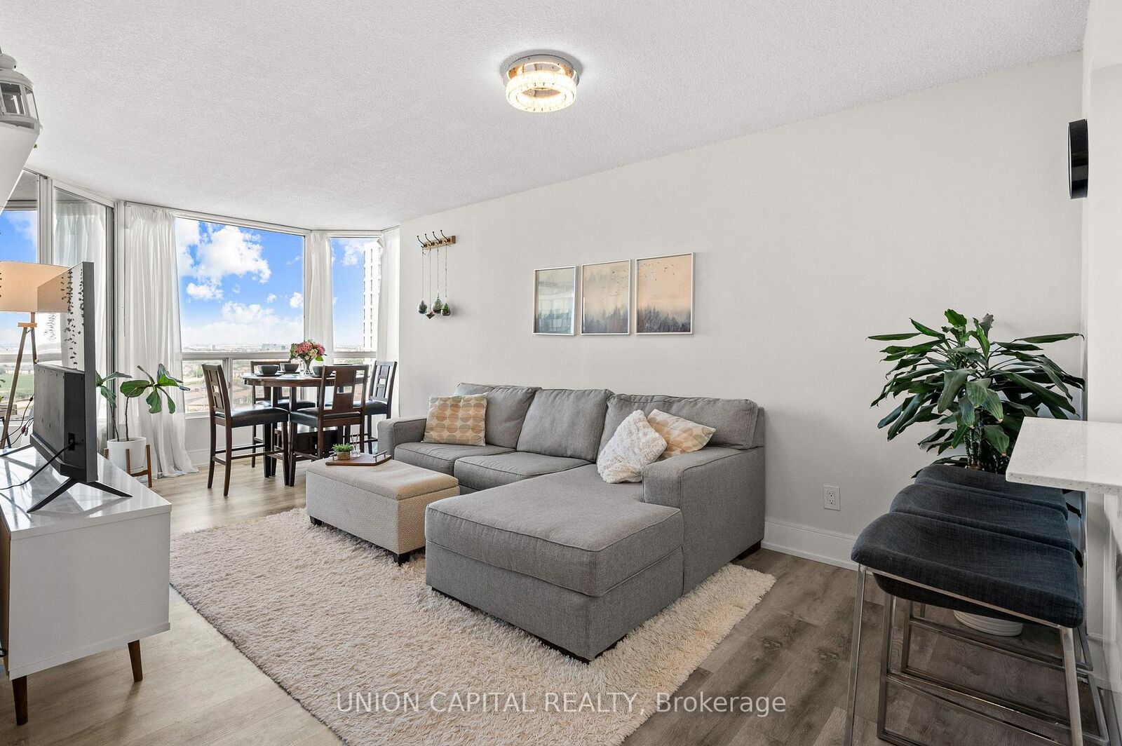 Property Photo: 4460 Tucana Court 1612 ON L5R 3K9