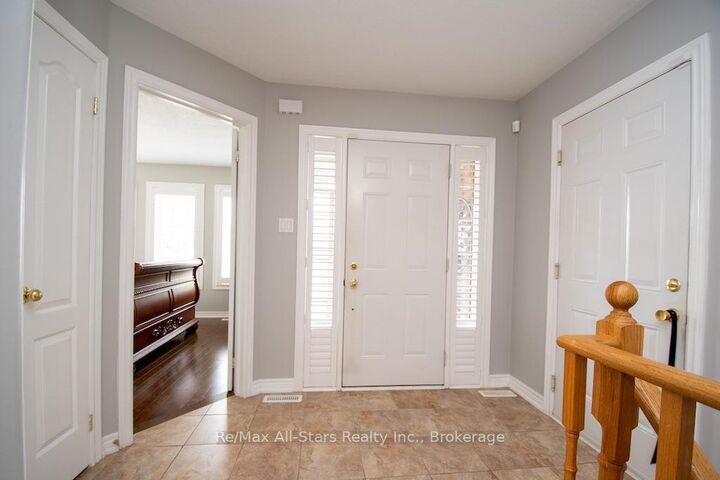 Property Photo:  37 Sweetnam Drive  ON K9V 0A7 