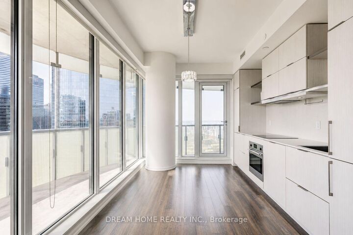 Property Photo:  197 Yonge Street 3109  ON M5B 1M4 