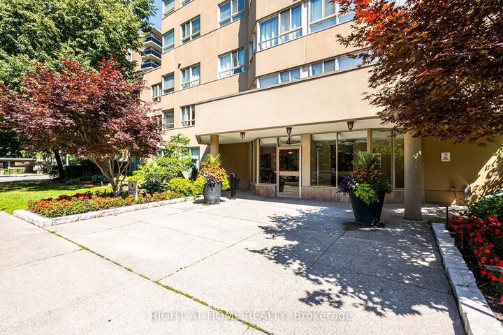 Property Photo: 4 Park Vista Drive 912 ON M4B 3M8