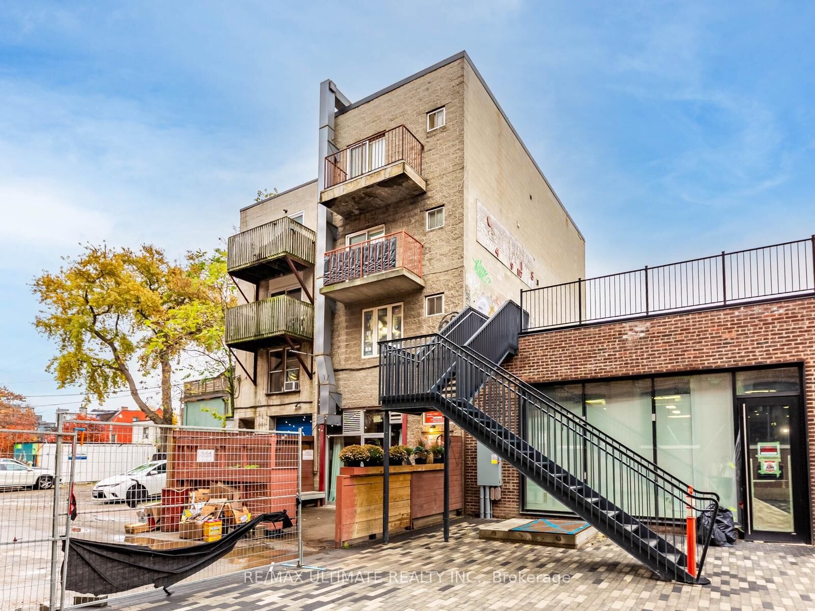 Property Photo: 996 Queen Street E 4 ON M4M 1K1
