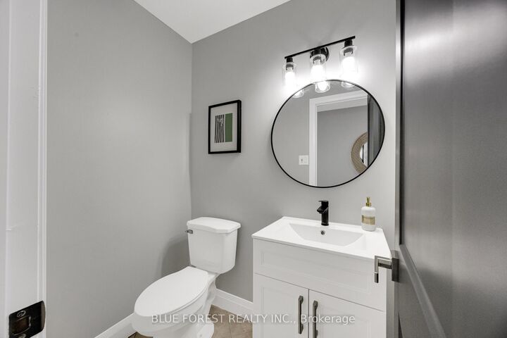 Property Photo: 408 Homestead Court 28 ON N6G 2E9
