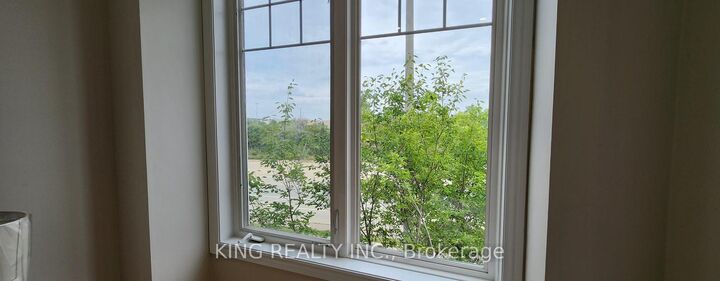 86 Magdalene Crescent S — photo 1