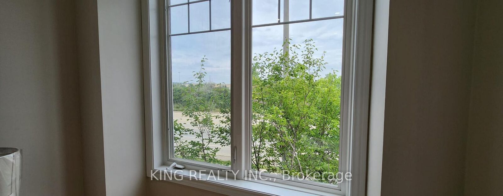 Property Photo: 86 Magdalene Crescent S ON L6Z 0G9
