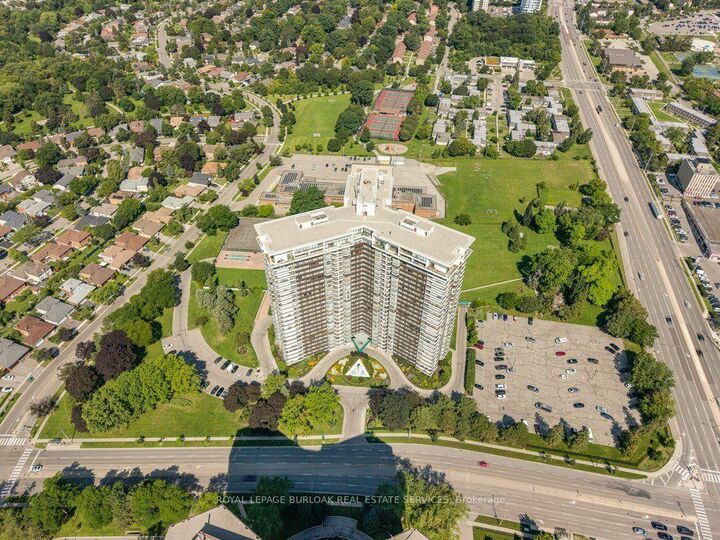 Property Photo: 1333 Bloor Street 718 ON L4Y 3T6