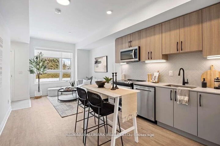 Property Photo: 15 Brenthall Avenue 15 ON M2R 0B3
