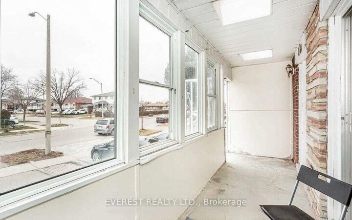 Property Photo: 7549 Catalpa Road ON L4T 2T2