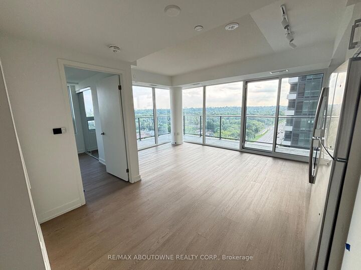 Property Photo:  4010 Eglinton Avenue W 1215  ON M9A 0G5 