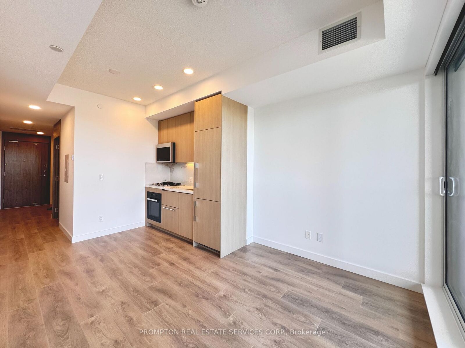 Property Photo: 75 Billes Heights 1709 ON M2K 0J8