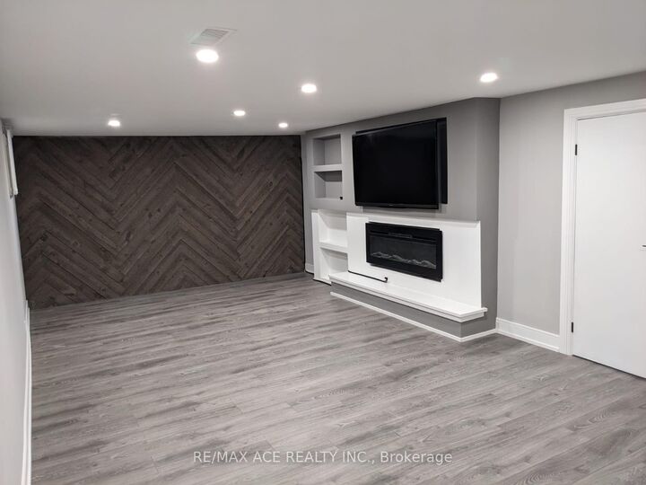 Property Photo:  