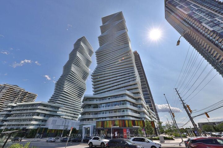 Property Photo: 3900 Confederation Parkway 4001 ON L5V 0M3