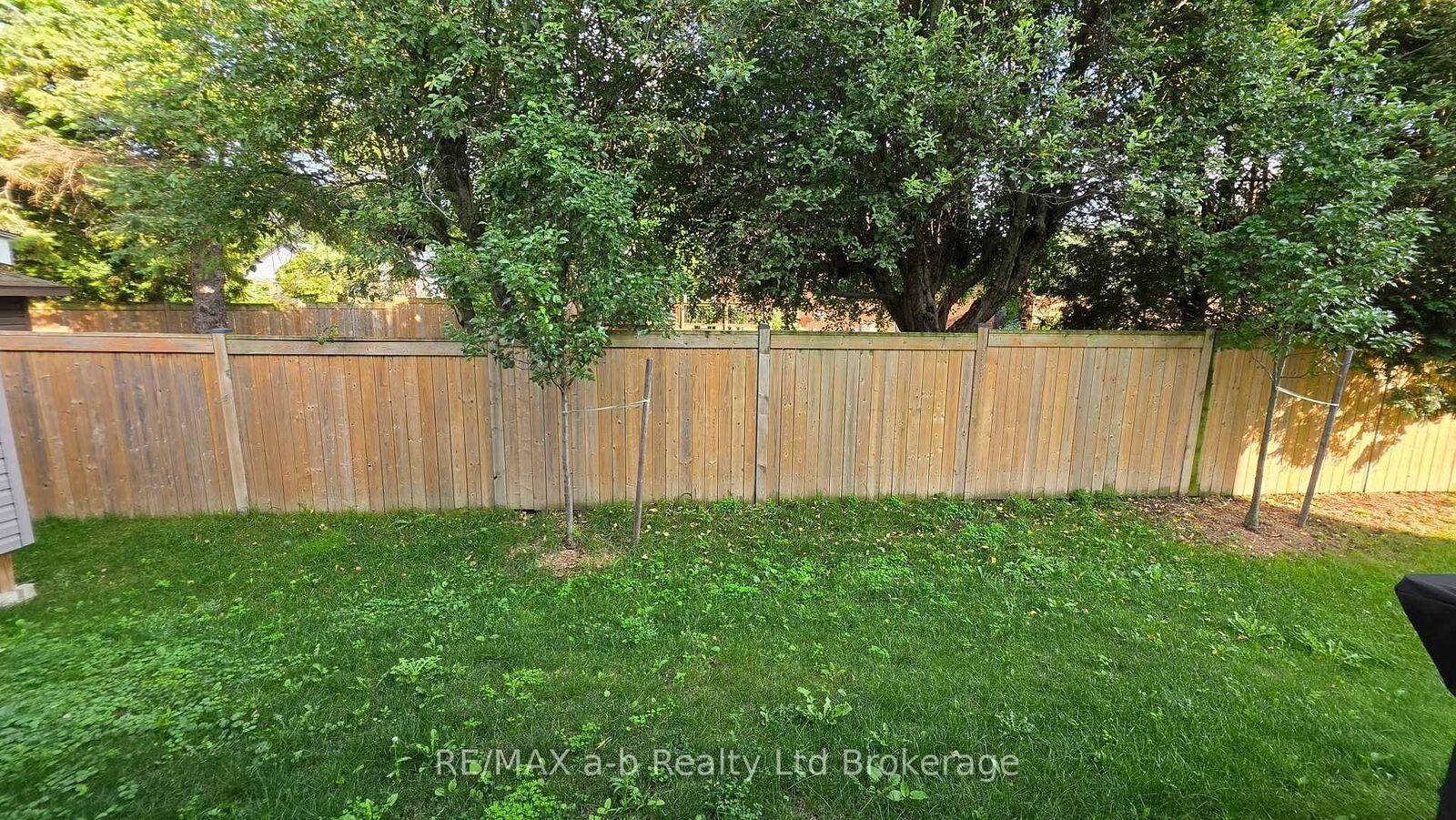 Property Photo: 297 Whiting Street 3 ON N5C 0E6