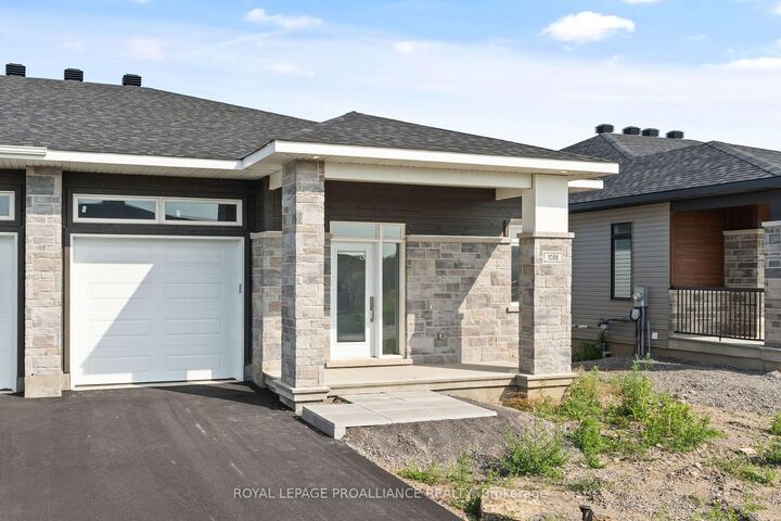 Property Photo:  1086 Moore Street  ON K6V 0H2 