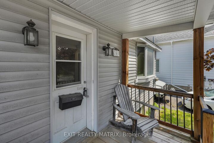 Property Photo: 261 Montfort Street ON K1L 5P1