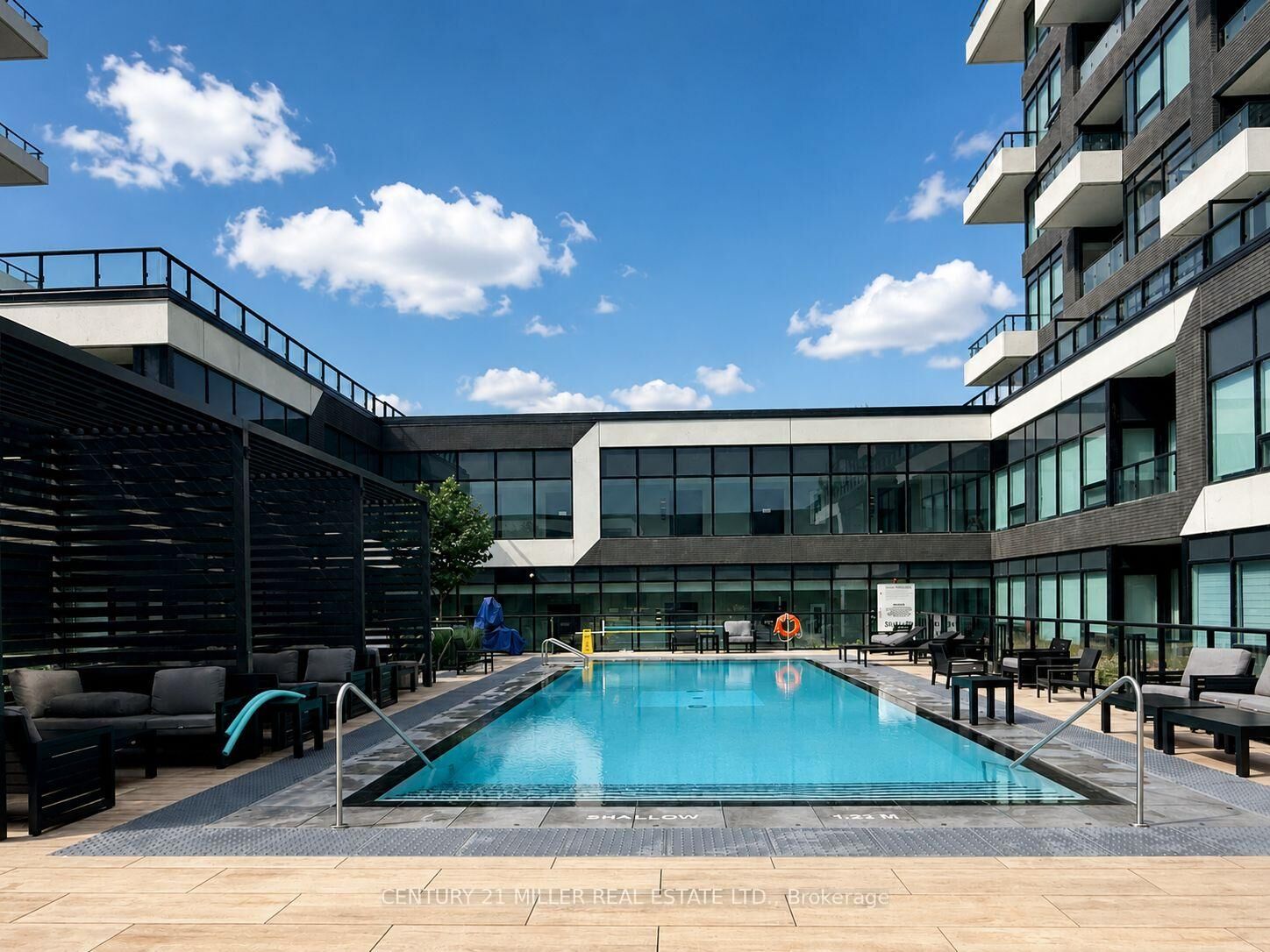 Property Photo: 297 Oak Walk Drive 1904 ON L6H 6Z3