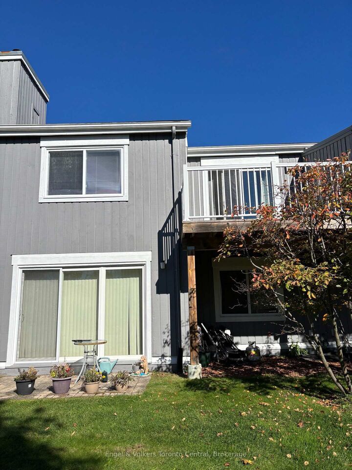 Property Photo: 23 Dawson Drive 93 ON L9Y 5B4