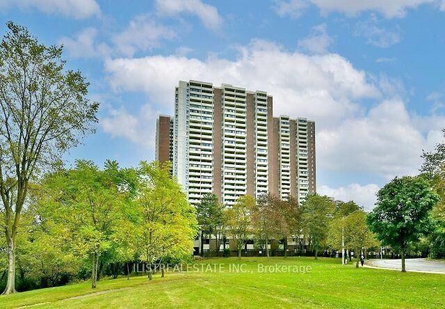 Property Photo:  5 Massey Square 407  ON M4C 5L6 