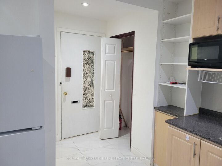 Property Photo:  2646 Victoria Park Avenue Unit B  ON M2J 4A6 